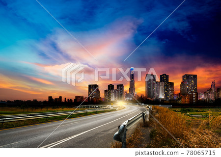 Road to the city 78065715