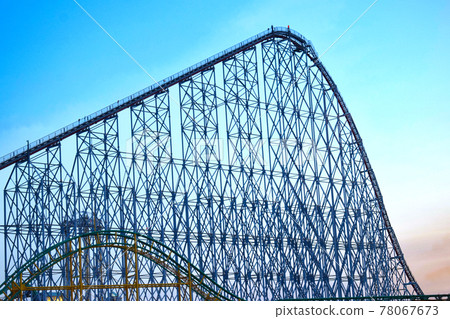 驚險刺激的過山車 78067673