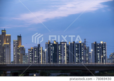 仁川、蘇來港 78069430