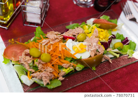 Salad with marinated tuna, vegetables, boiled carrot and lettuce Salad with marinated tuna, vegetables, boiled carrot and lettuce 78070731