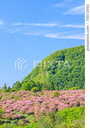 Miyama Kirishima and Mt. Mannen, Oita Prefecture Miyama Kirishima and Mt. Mannen, Oita Prefecture 78072092