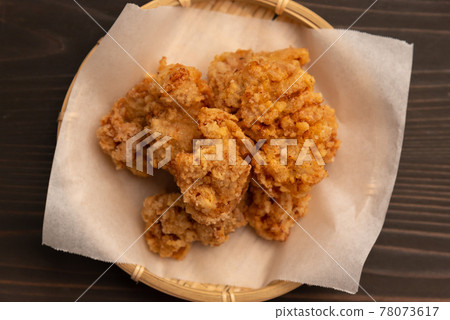 Deep fried chicken 78073617
