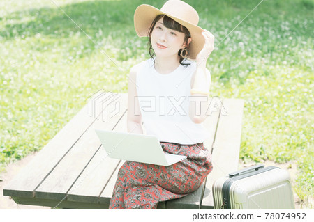 A young woman worcation in the fresh green 78074952