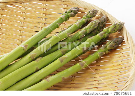 Hokkaido green asparagus in a colander 78075691
