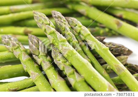 Fresh and delicious Hokkaido green asparagus 78075831
