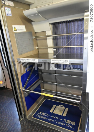 Limited express train Large suitcase storage (Meitetsu 1700 series train) 78075960