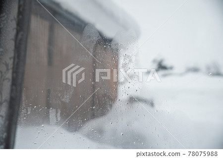 Condensation image 78075988