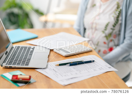 Senior couple's will Senior couple's will 78076126