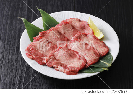 Beef tongue on a plate 78076523