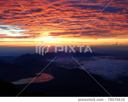 Sunrise seen from the top of Mt. Fuji 78076616