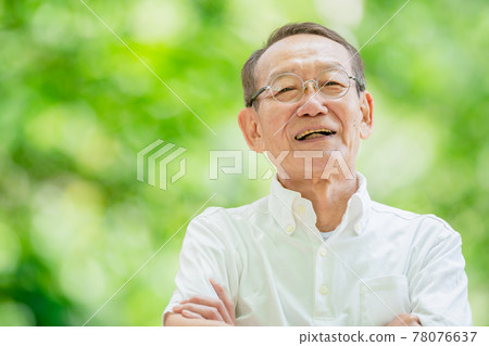 Senior man, fresh green, portrait 78076637