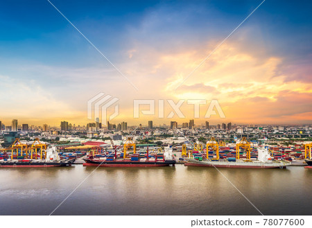 Shipping port in city 78077600