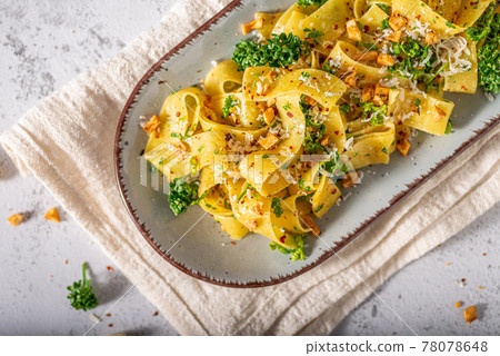 Garlic pasta with chilli flakes 78078648
