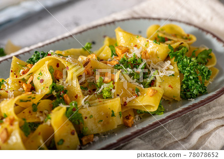 Garlic pasta with chilli flakes Garlic pasta with chilli flakes 78078652