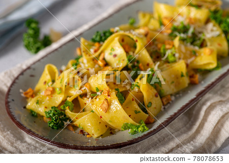 Garlic pasta with chilli flakes Garlic pasta with chilli flakes 78078653