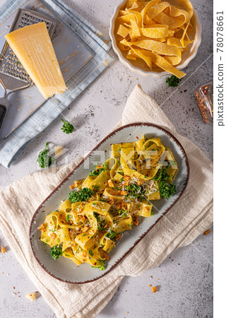 Garlic pasta with chilli flakes Garlic pasta with chilli flakes 78078661