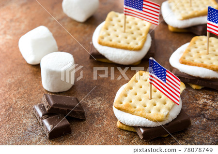 Homemade smores Homemade smores 78078749
