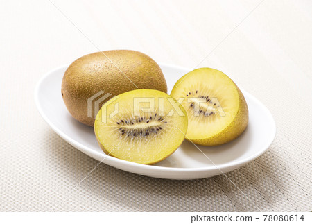Gold kiwi kiwi fruit healthy fruit 78080614