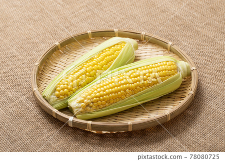 Corn pure white summer vegetables Corn pure white summer vegetables 78080725