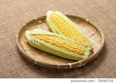 Sweet corn corn summer vegetables 78080726