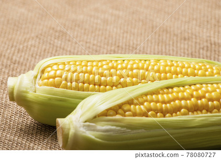 Sweet corn corn summer vegetables Sweet corn corn summer vegetables 78080727