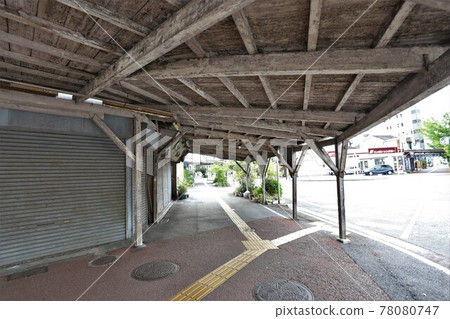 Old arcade Showa scenery 78080747