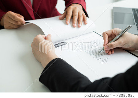 Business people hold a resume and talk to job applicants for job interviews about careers and Their personal history in the company. Recruitment concepts Business people hold a resume and talk to job applicants for job interviews about careers and Their personal history in the company. Recruitment concepts 78083053