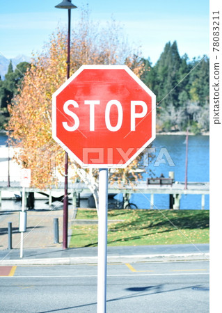 Overseas stop sign 78083211