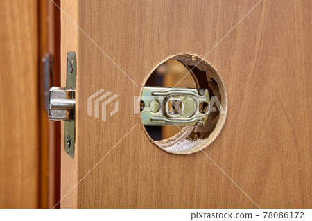 Inner part of door latch mechanism is at assembly stage. Inner part of door latch mechanism is at assembly stage. 78086172