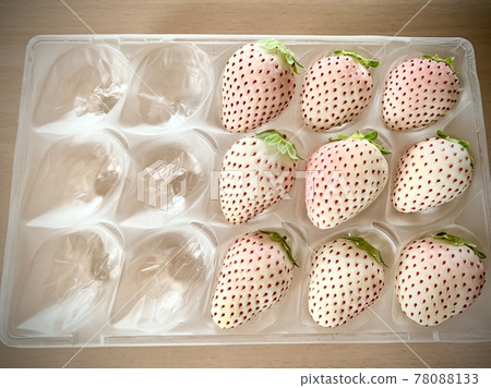 圖庫照片: 白草莓 78088133