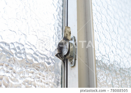 老房子裡的蘇瑞玻璃窗 老房子裡的蘇瑞玻璃窗 78088505