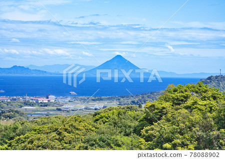 [Kaimondake from Mimitori Pass Observatory] Bonotsuchobo, Minamisatsuma City, Kagoshima Prefecture 78088902