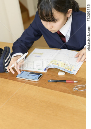 Junior high school students studying using smartphones 78089886