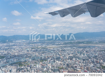 Landing at Fukuoka Airport 78091042