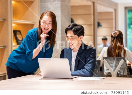 People working in the office Shooting cooperation "+ SHIFT NOGIZAKA" 78091145