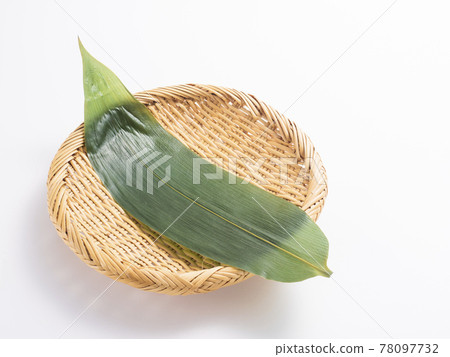 Zaru and bamboo leaves Zaru and bamboo leaves 78097732