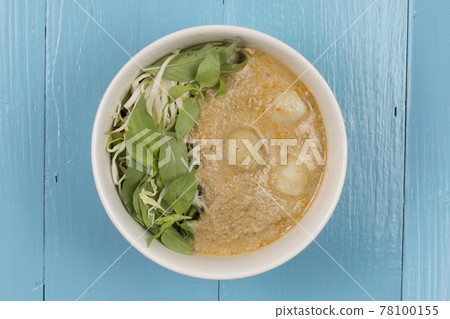 Kanom jeen nam ya : Rice noodles in fish curry sauce(Traditional Thai cuisine). 78100155
