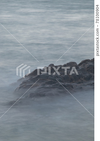 stones by the sea. waves of the sea from long exposure. 78100904