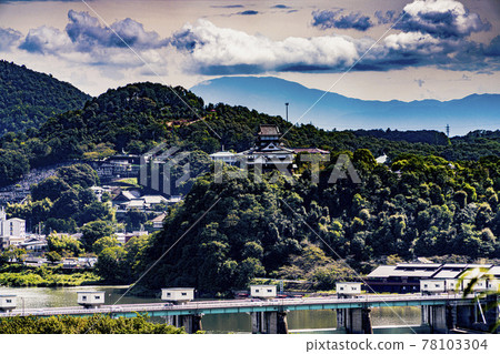National treasure Inuyama Castle and Mt. Ena seen from Mt. Igi National treasure Inuyama Castle and Mt. Ena seen from Mt. Igi 78103304