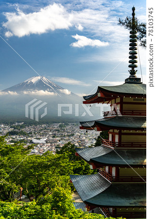 山梨縣富士吉田市富士山風景名勝區夏季忠義塔 山梨縣富士吉田市富士山風景名勝區夏季忠義塔 78103745