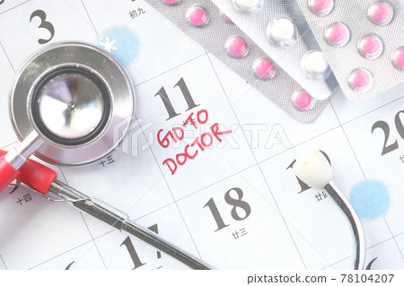 pills of blister pack on calendar  78104207