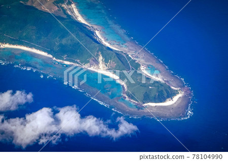 Cape Tana of Iheya Island, the blue sea of Okinawa (Iheya Island Lighthouse) 78104990