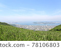 爬山時從頂部看到的景色 78106803