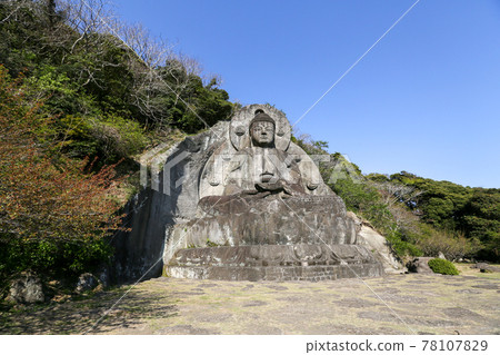 April, Kyonan-cho, Awa-gun, Chiba Prefecture, Mt. Nokogiri, Nihonji Temple, Daibutsu Square, Daibutsu (Yakushi Ruriko Nyorai) April, Kyonan-cho, Awa-gun, Chiba Prefecture, Mt. Nokogiri, Nihonji Temple, Daibutsu Square, Daibutsu (Yakushi Ruriko Nyorai) 78107829