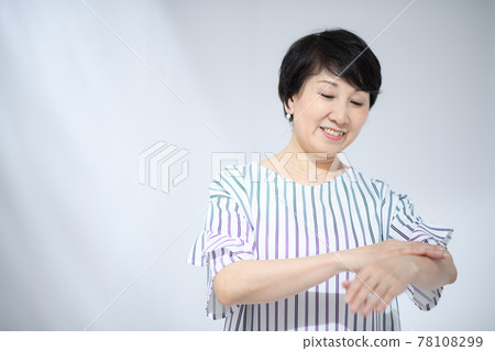 美容形像皮膚護理高級女性 78108299