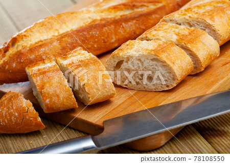 Chopped loaves of french baguette Chopped loaves of french baguette 78108550
