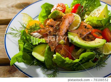 Salad of grilled trout, avocado, tomatoes, bell pepper Salad of grilled trout, avocado, tomatoes, bell pepper 78108552