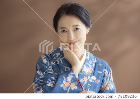 Middle kimono woman beauty Middle kimono woman beauty 78109230