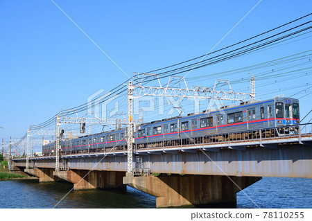 Keisei Line 3500 series crossing the Nakagawa Bridge 78110255