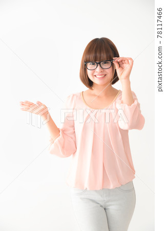 A smiling young woman with glasses to recommend 78117466